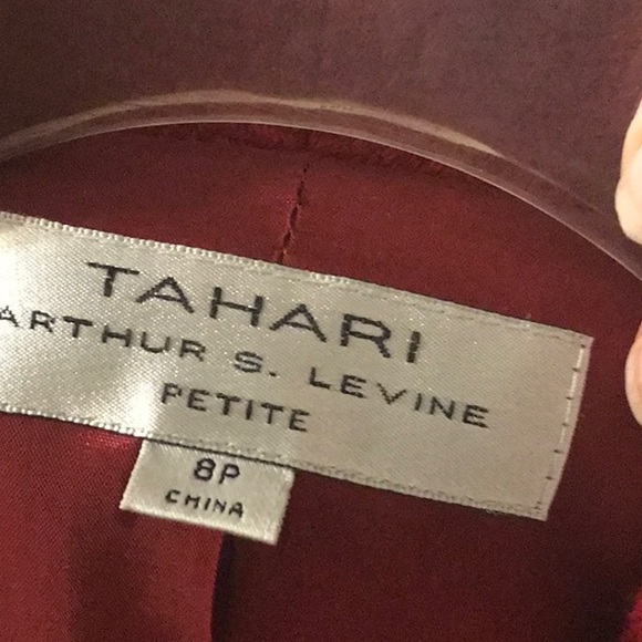 TAHARI SUIT Jacket and skirt included - Picture 3 of 6